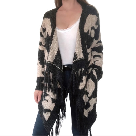 ii sisters Sweaters - ii Sisters Open front fringed Cardigan sweater